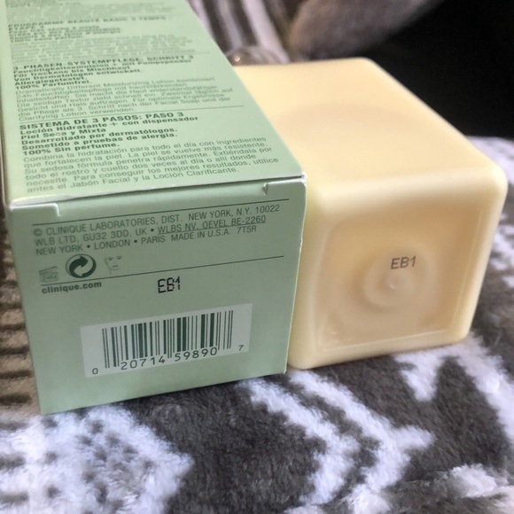 💕NIB Dramatically Different Moisturizing Lotion+ with pump 4.2oz - Picture 5 of 5